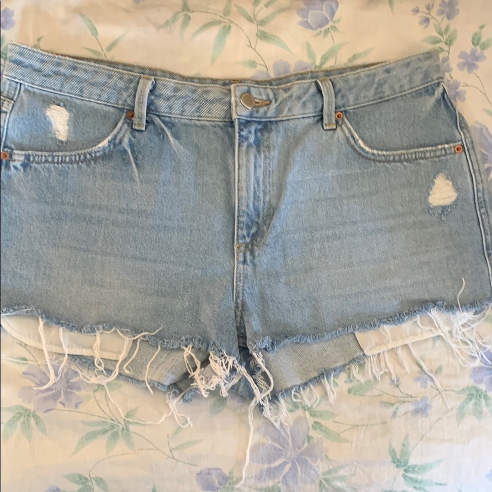 Casual Light Blue Frayed Denim Shorts